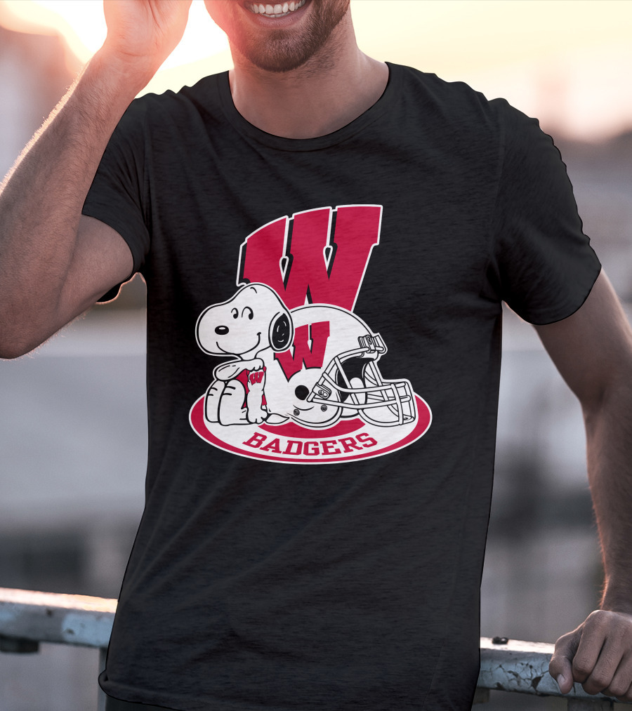 Wisconsin Badgers Snoopy Football Helmet T-Shirt