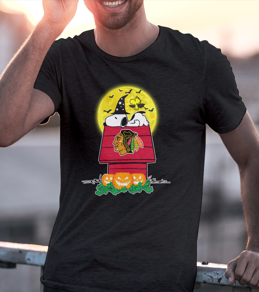 Chicago Blackhawks Snoopy Woodstock Halloween Pumpkins Full Moon T-Shirt