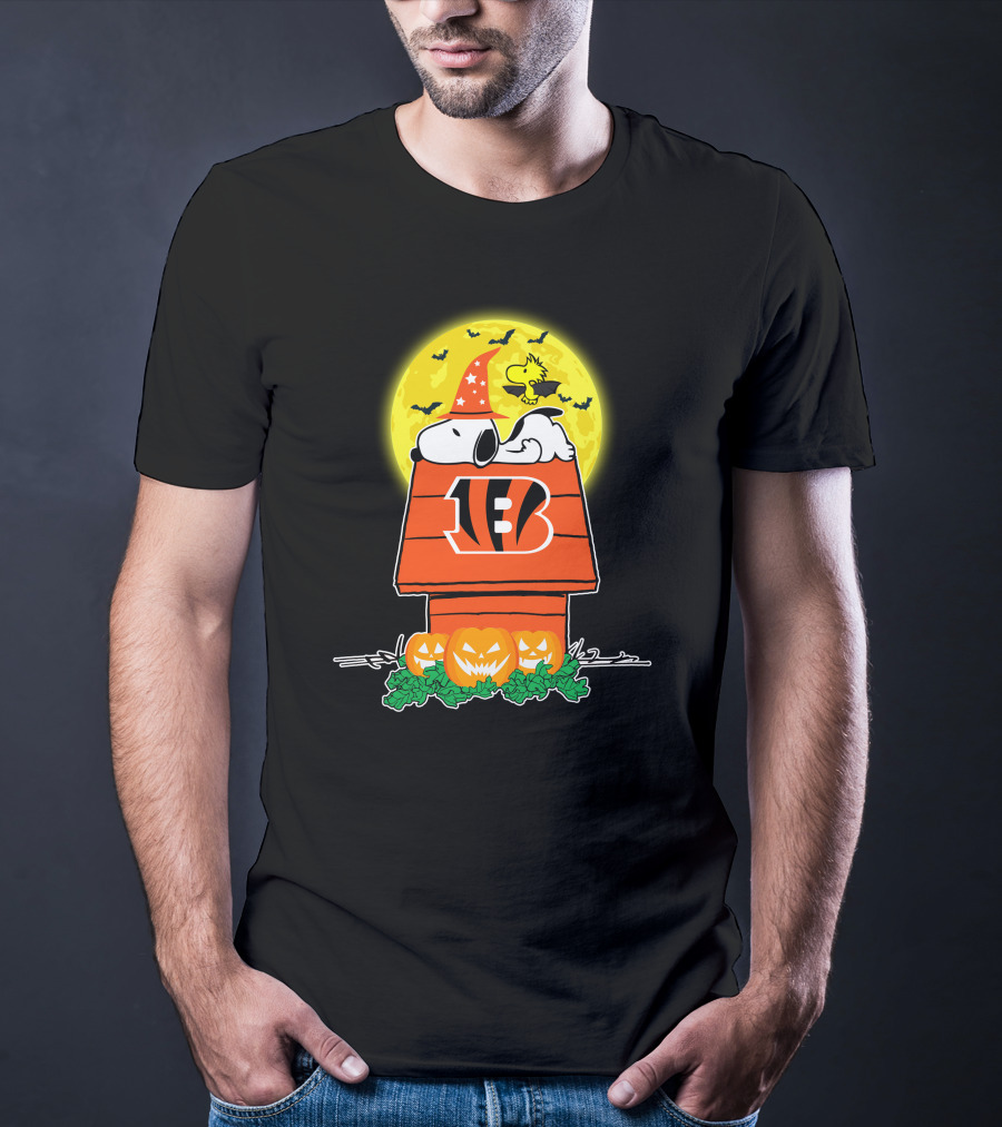 Cincinnati Bengals Snoopy And Woodstock Halloween Moon With Pumpkins And Witch Hat T-Shirt