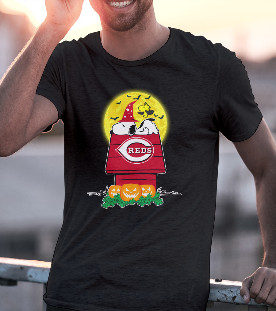 Cincinnati Reds Snoopy Halloween Doghouse Moon Pumpkins T-Shirt