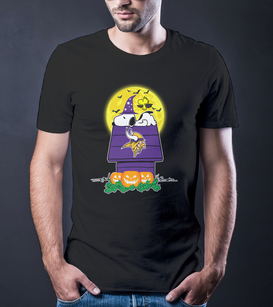 Minnesota Vikings Snoopy Halloween Peanuts Woodstock Pumpkins Full Moon T-Shirt