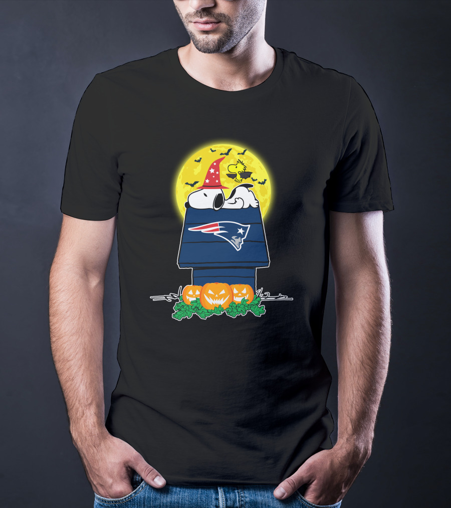 New England Patriots Snoopy Woodstock Halloween Moon Pumpkins T-Shirt