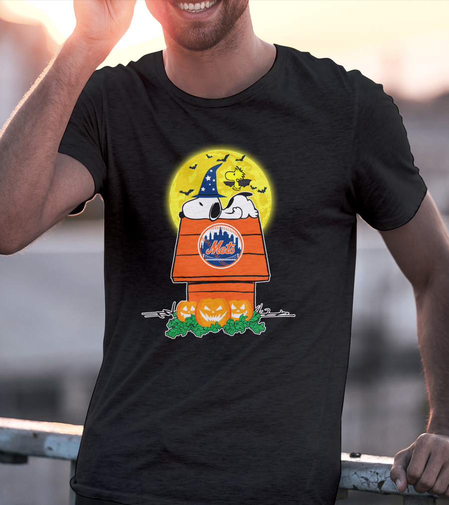 New York Mets Snoopy Halloween Pumpkin Moon Scene T-Shirt