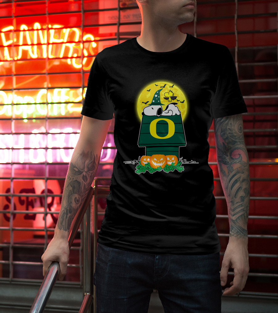 Snoopy Halloween Oregon Ducks Moon Pumpkins Woodstock Bats T-Shirt