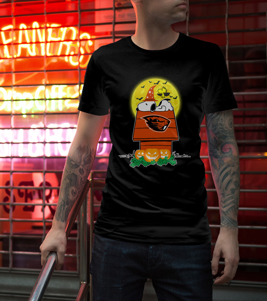 Oregon State Beavers Snoopy Woodstock Halloween Moon Pumpkins T-Shirt