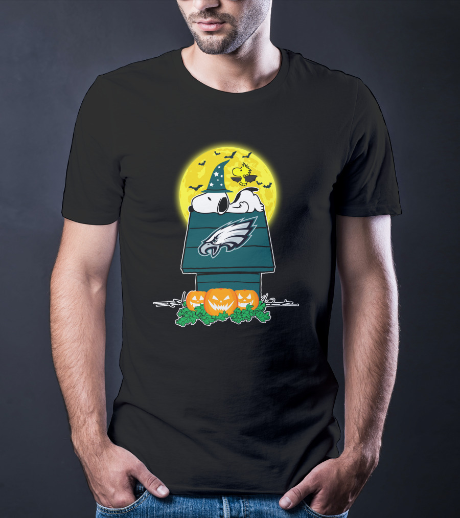 Philadelphia Eagles Halloween Snoopy And Woodstock With Pumpkins And Full Moon T-Shirt