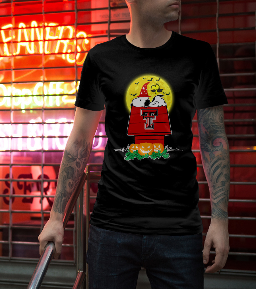 Texas Tech Red Raiders Snoopy Halloween Peanuts Doghouse Jack-O'-Lanterns Moon Woodstock Bats T-Shirt