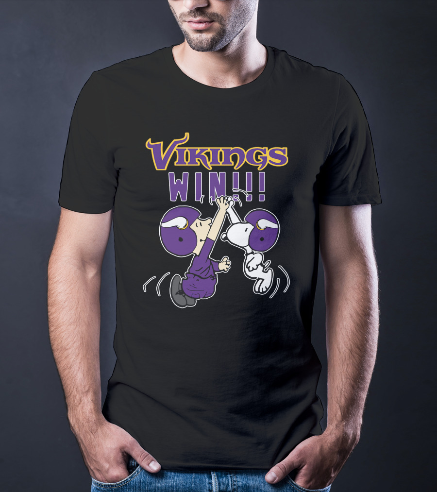 Vikings Win Peanuts High Five Celebration T-Shirt