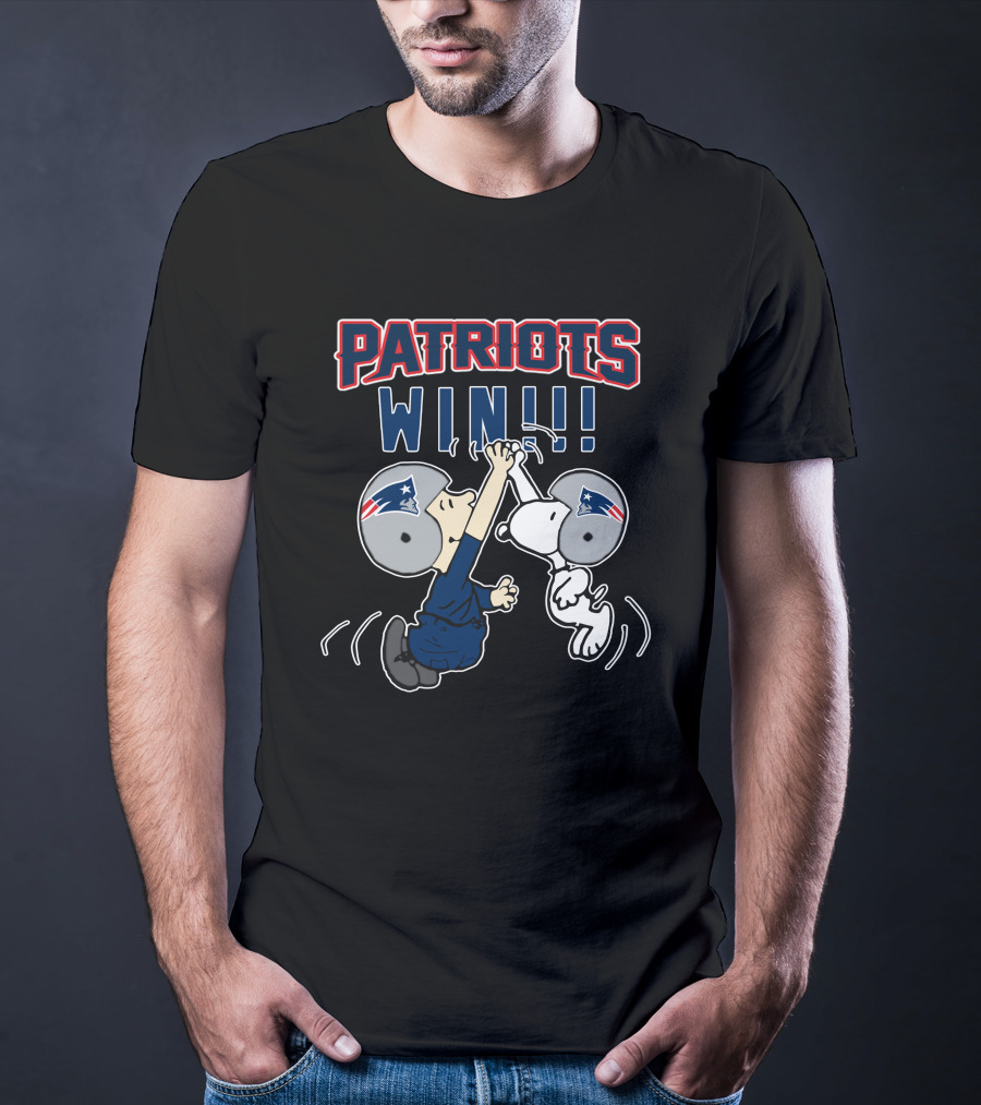 Patriots Win Snoopy High-Five Celebration T-Shirt