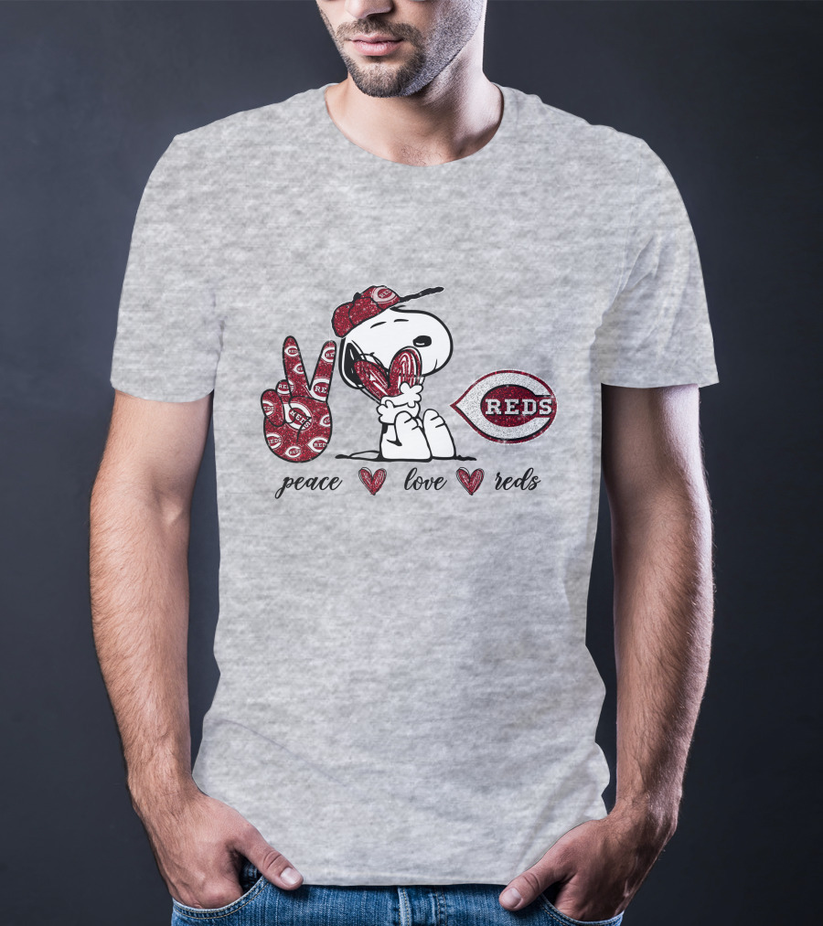 Snoopy Peace Love Cincinnati Reds MLB Fan Wear T-Shirt