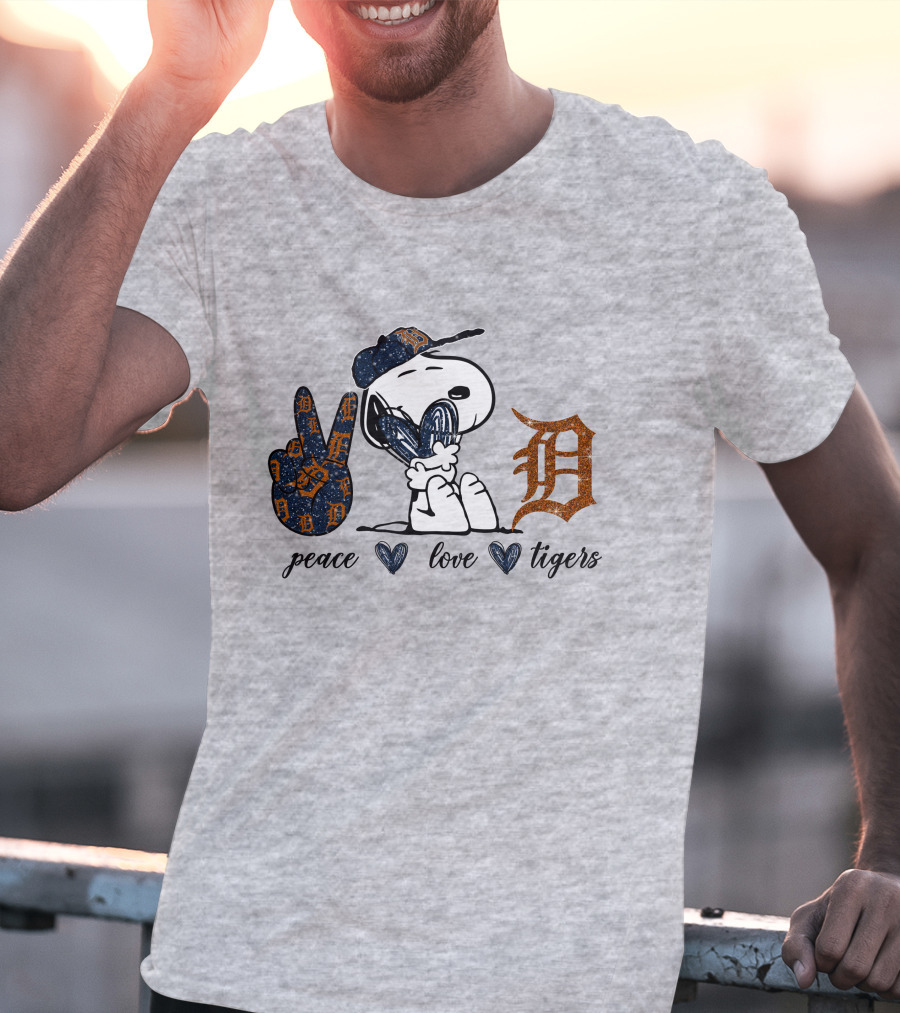 Peace Love Detroit Tigers Snoopy Baseball Fan T-Shirt