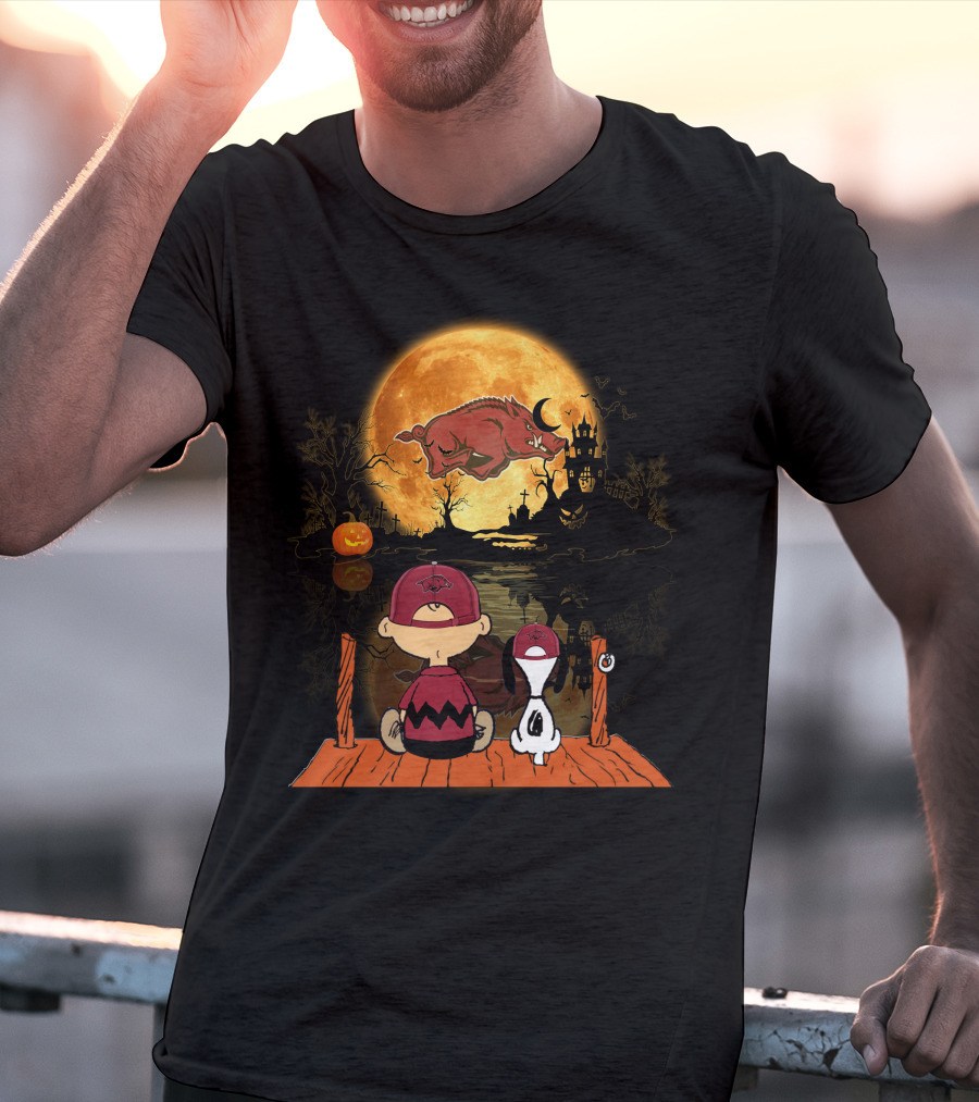 Arkansas Razorbacks Halloween Peanuts Moon Silhouette T-Shirt