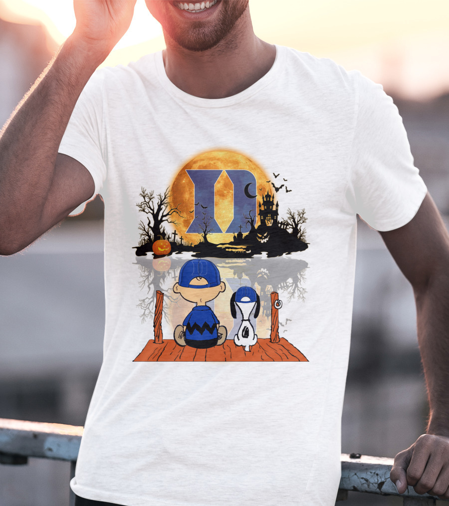Duke Blue Devils Halloween Charlie Brown And Snoopy Moon Scene T-Shirt