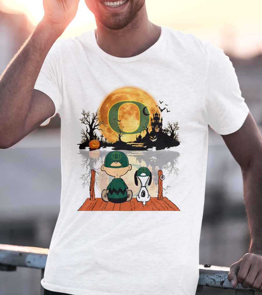 Oregon Ducks Halloween Moon Charlie And Snoopy Reflection T-Shirt