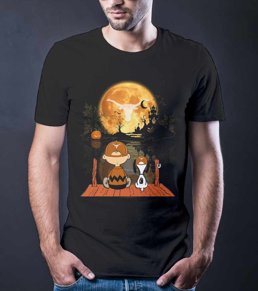 Texas Longhorns Halloween Charlie Brown Snoopy Full Moon Haunted Scene T-Shirt