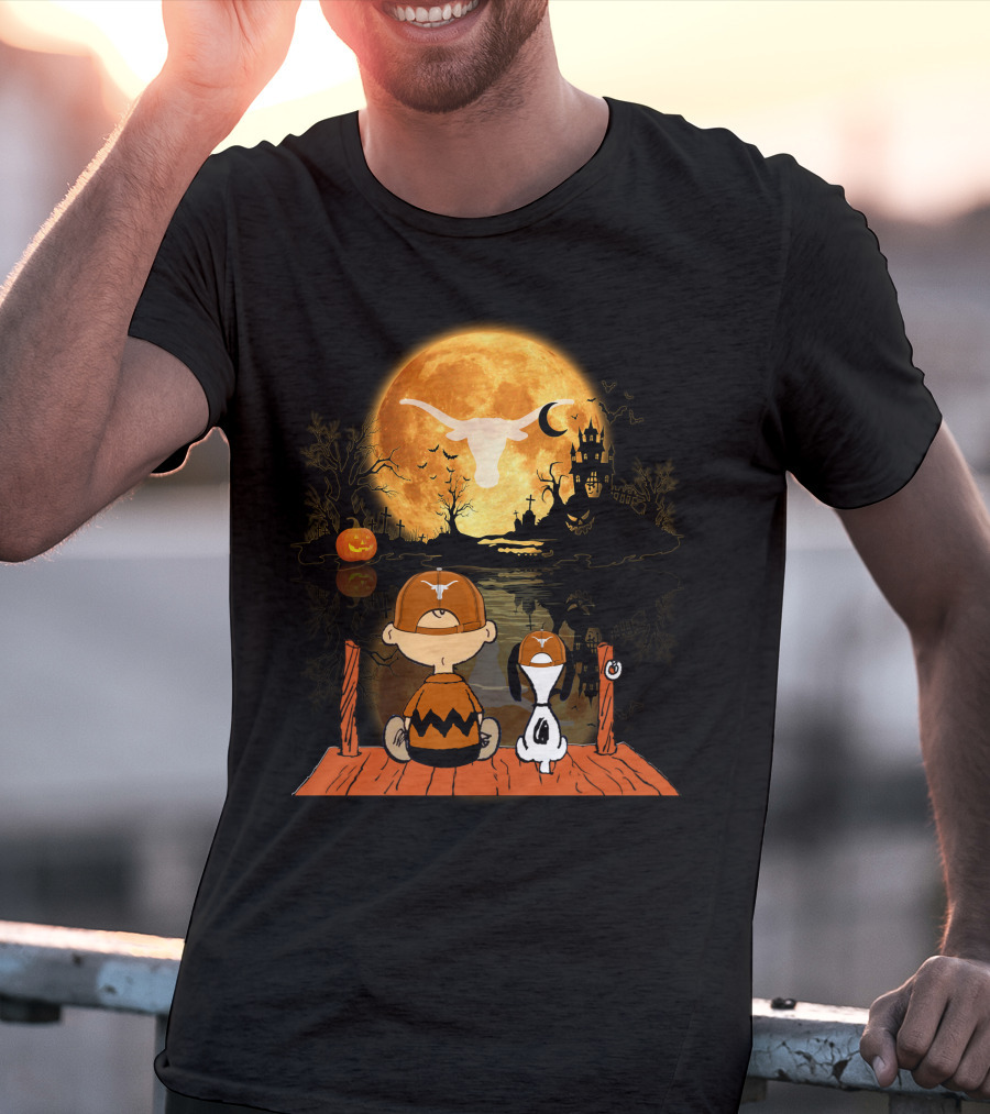 Texas Longhorns Halloween Charlie Brown Snoopy Full Moon Haunted Scene T-Shirt
