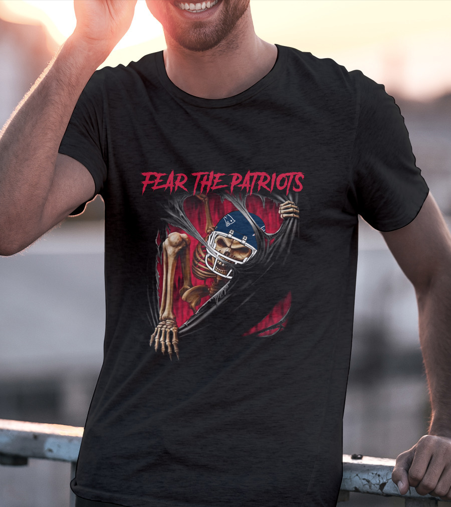 Fear The Patriots Skeleton Football 515NFL L1MTH New England T-Shirt