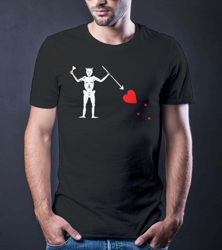 Skeleton With Spear And Heart On Blackbeard's Jolly Roger Pirate Flag T-Shirt