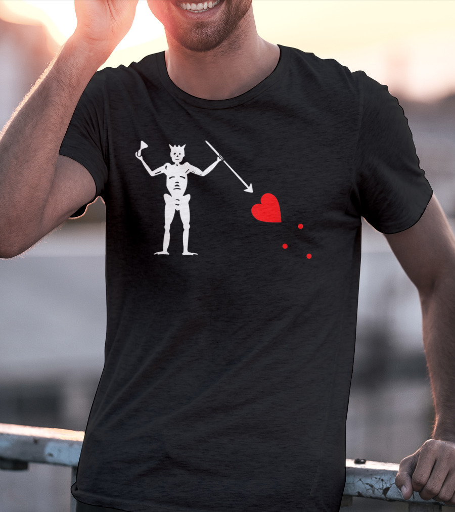 Skeleton With Spear And Heart On Blackbeard's Jolly Roger Pirate Flag T-Shirt