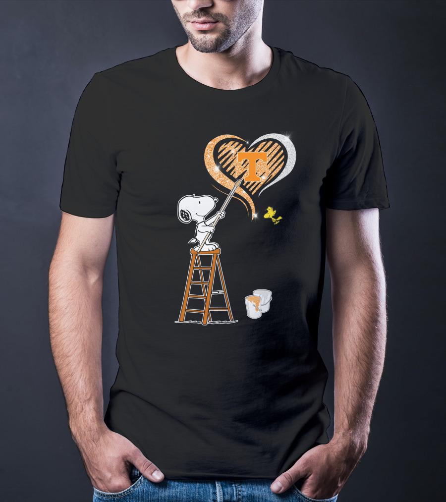Snoopy Painting Tennessee Volunteers Heart With Woodstock T-Shirt