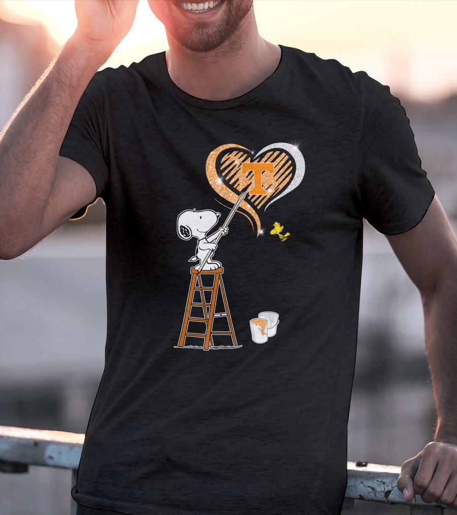 Snoopy Painting Tennessee Volunteers Heart With Woodstock T-Shirt