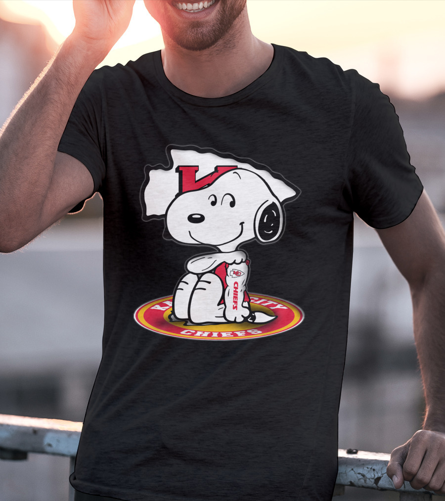 Kansas City Chiefs Snoopy Peanuts Nfl Fan Gear T-Shirt