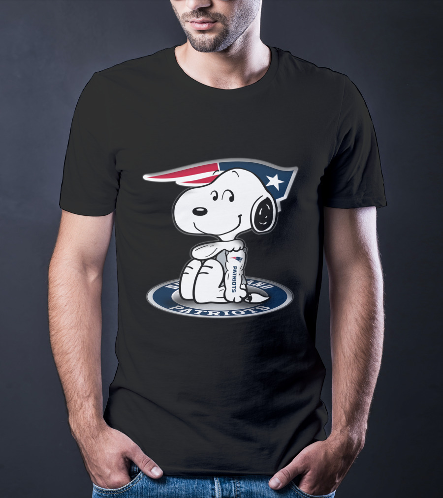 Snoopy New England Patriots Fan With Team T-Shirt
