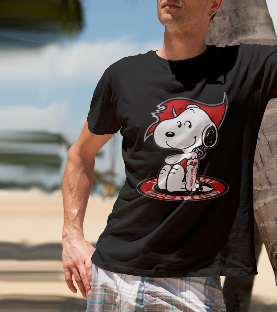Tampa Bay Buccaneers Snoopy Fan T-Shirt