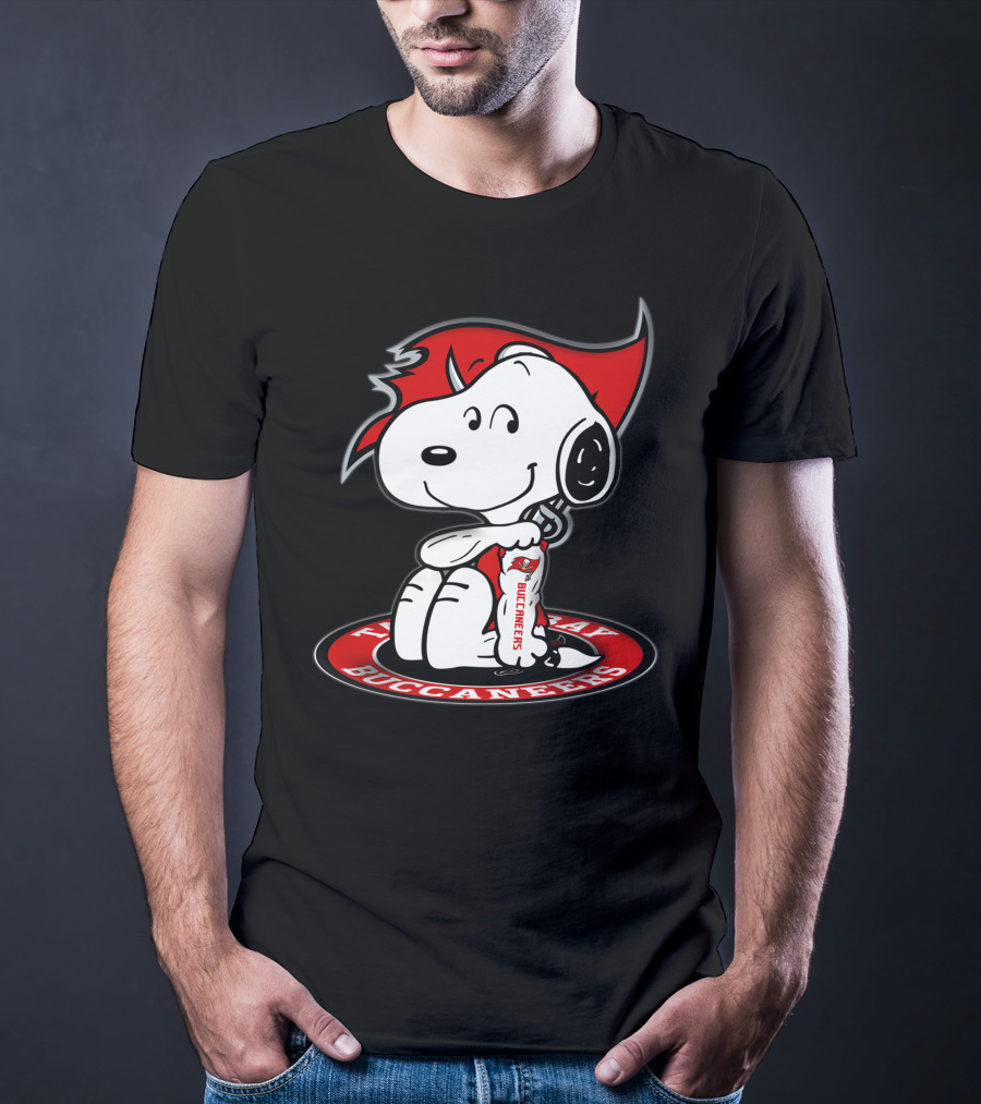 Tampa Bay Buccaneers Snoopy Fan T-Shirt