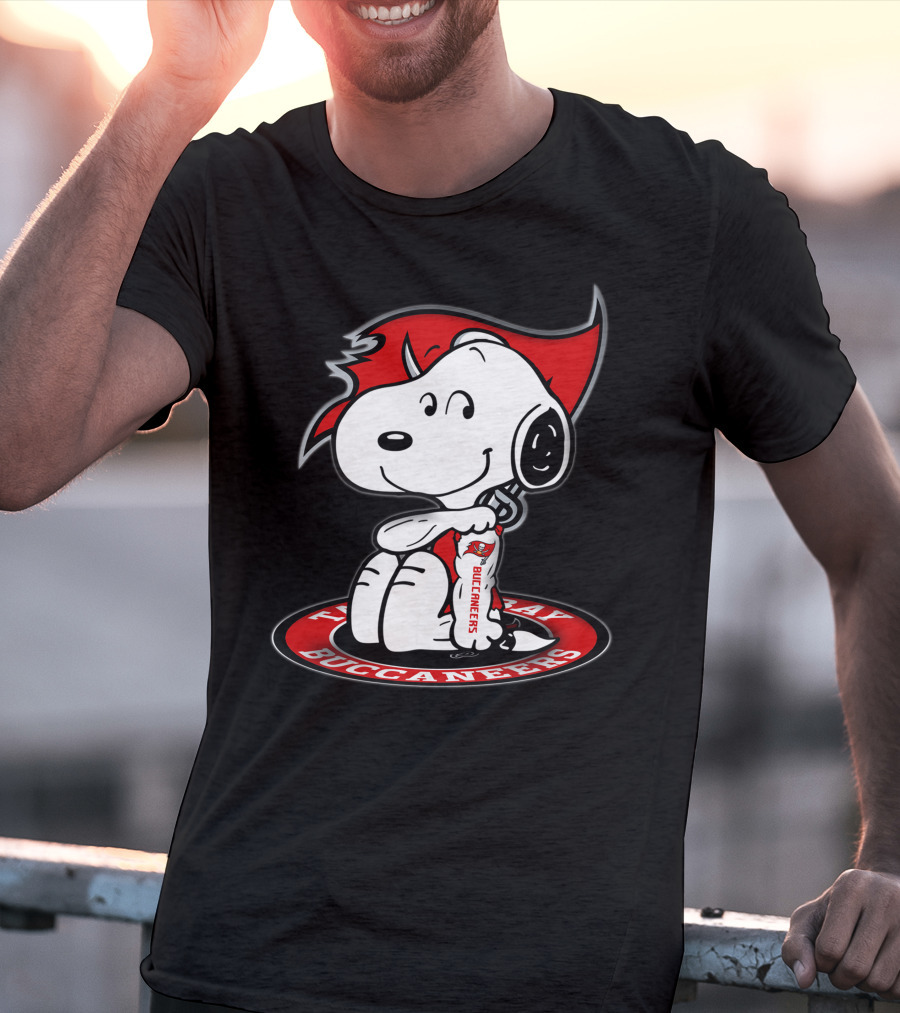 Tampa Bay Buccaneers Snoopy Fan T-Shirt