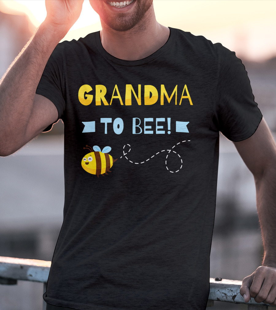 GRANDMA TO BEE Pregnancy Announcement With Bumblebee T-Shirt