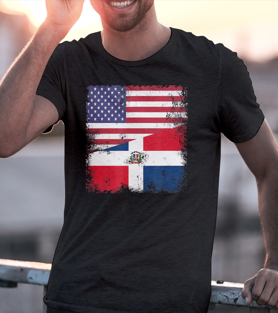 Half Dominican Flag Vintage USA American Dominican Grunge T-Shirt