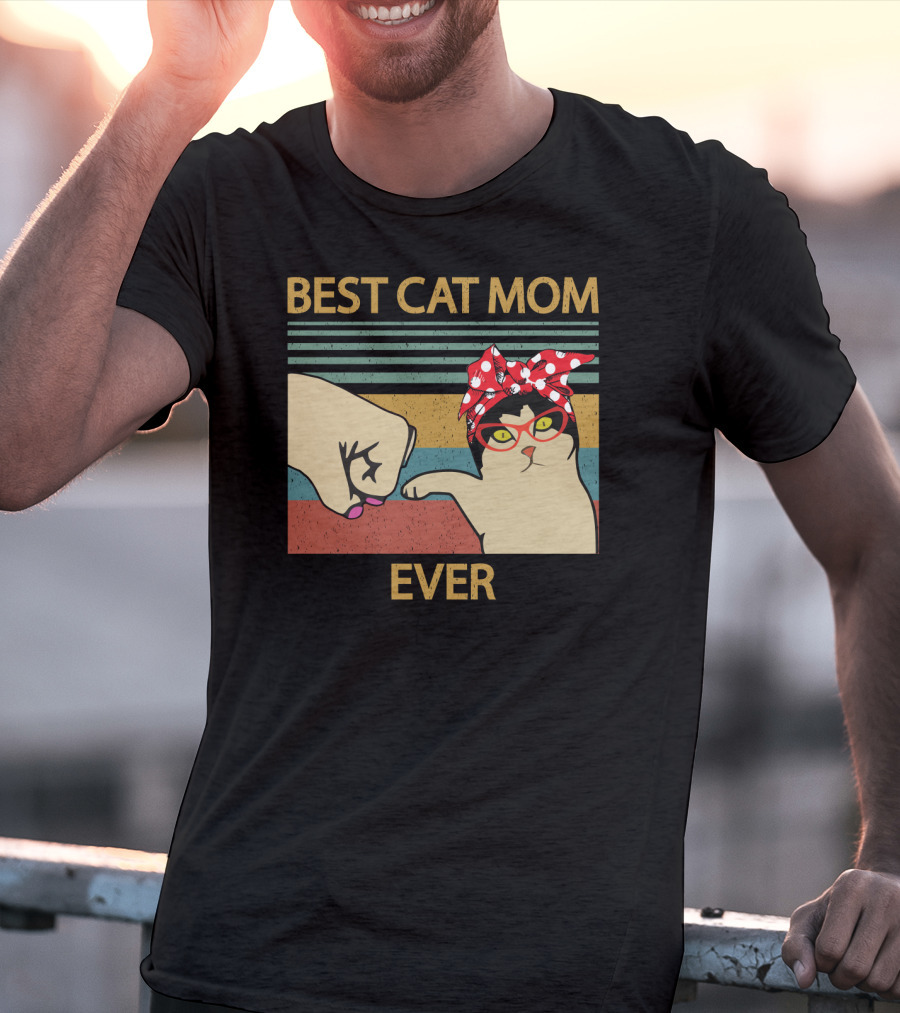 Best Cat Mom Ever Fist Bump Cat With Red Bandana And Glasses T-Shirt