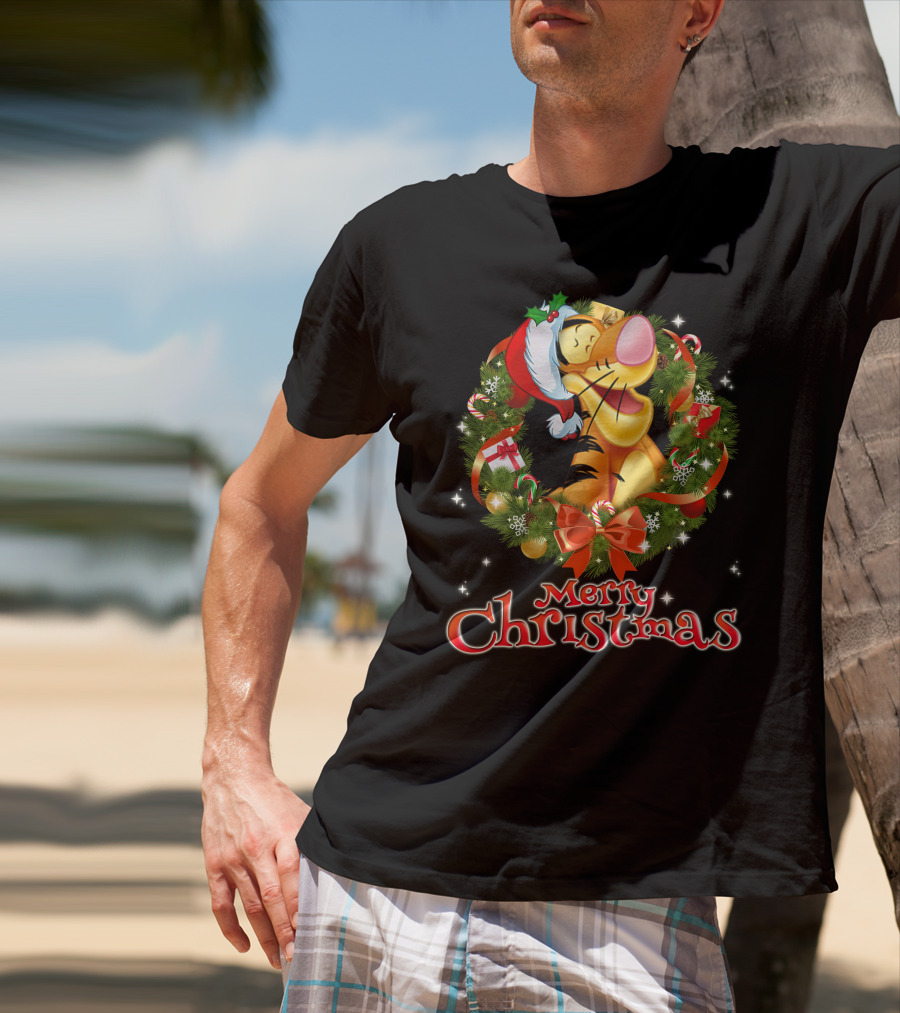 Tigger Merry Christmas Wreath Santa Hat T-Shirt