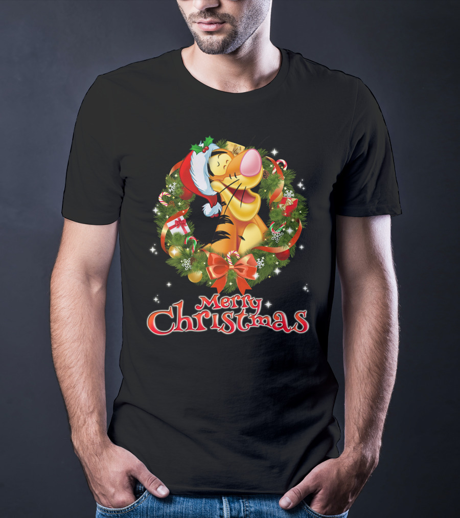 Tigger Merry Christmas Wreath Santa Hat T-Shirt