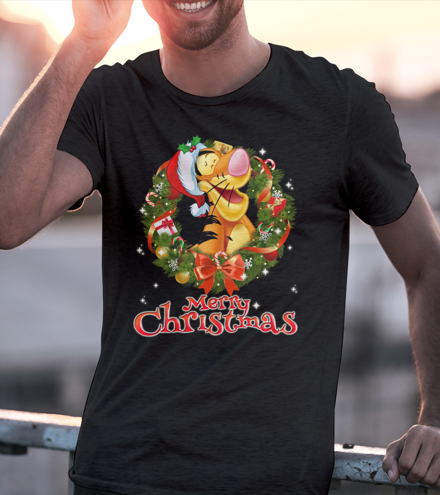 Tigger Merry Christmas Wreath Santa Hat T-Shirt