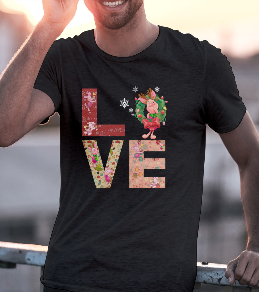 Love Christmas Piglet Reindeer Wreath Fun Snowflakes T-Shirt