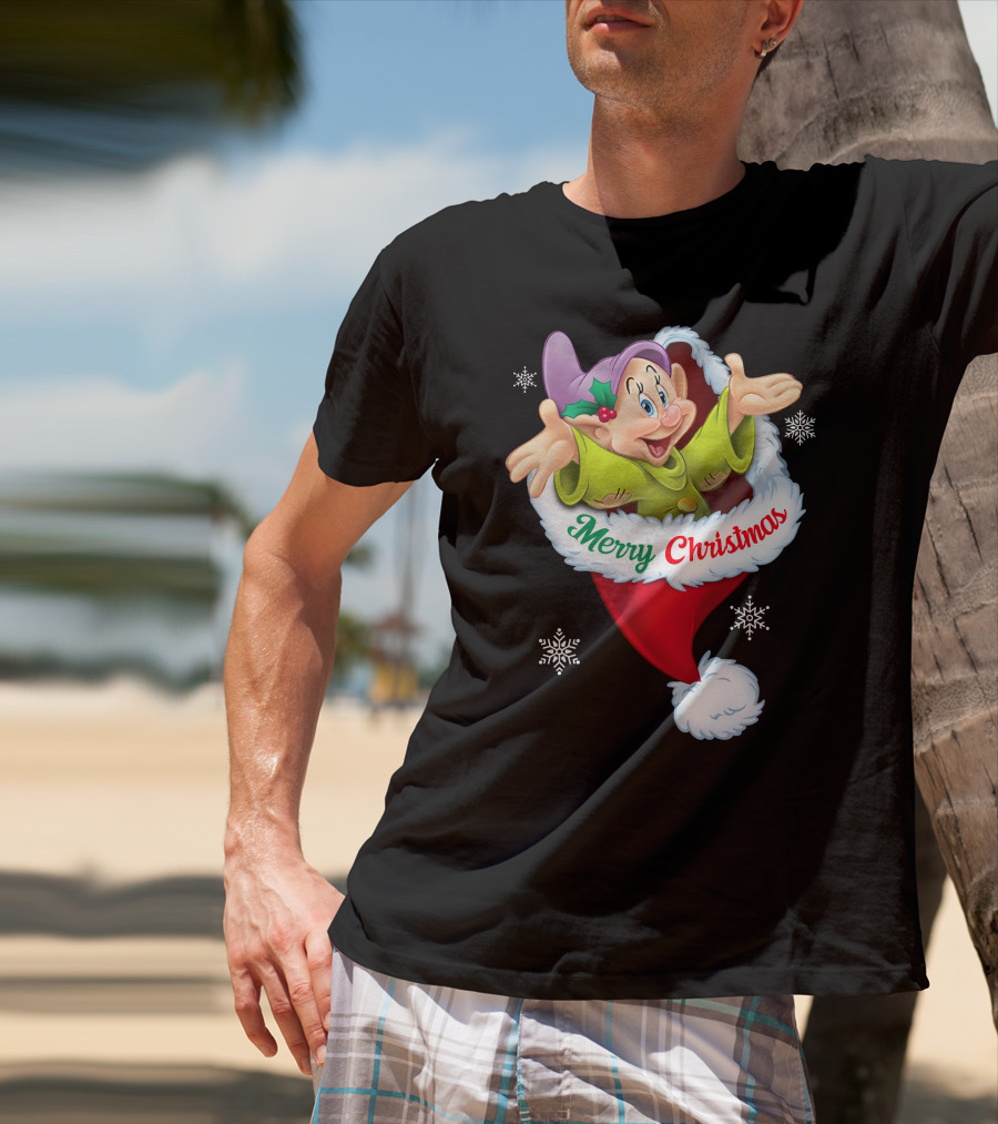Dopey Merry Christmas Santa Hat Snowflakes T-Shirt