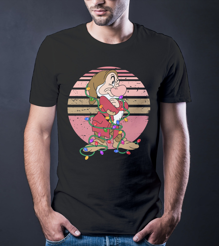 Grumpy Dwarf Wrapped In Christmas Lights Retro Sunset Style T-Shirt