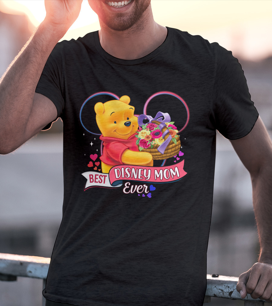 Best Disney Mom Ever Pooh Bear With Bouquet Of Flowers And Hearts T-Shirt