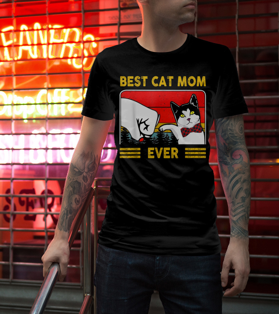 BEST CAT MOM EVER Retro Vintage Cat With Fist Bump And Bow Tie T-Shirt