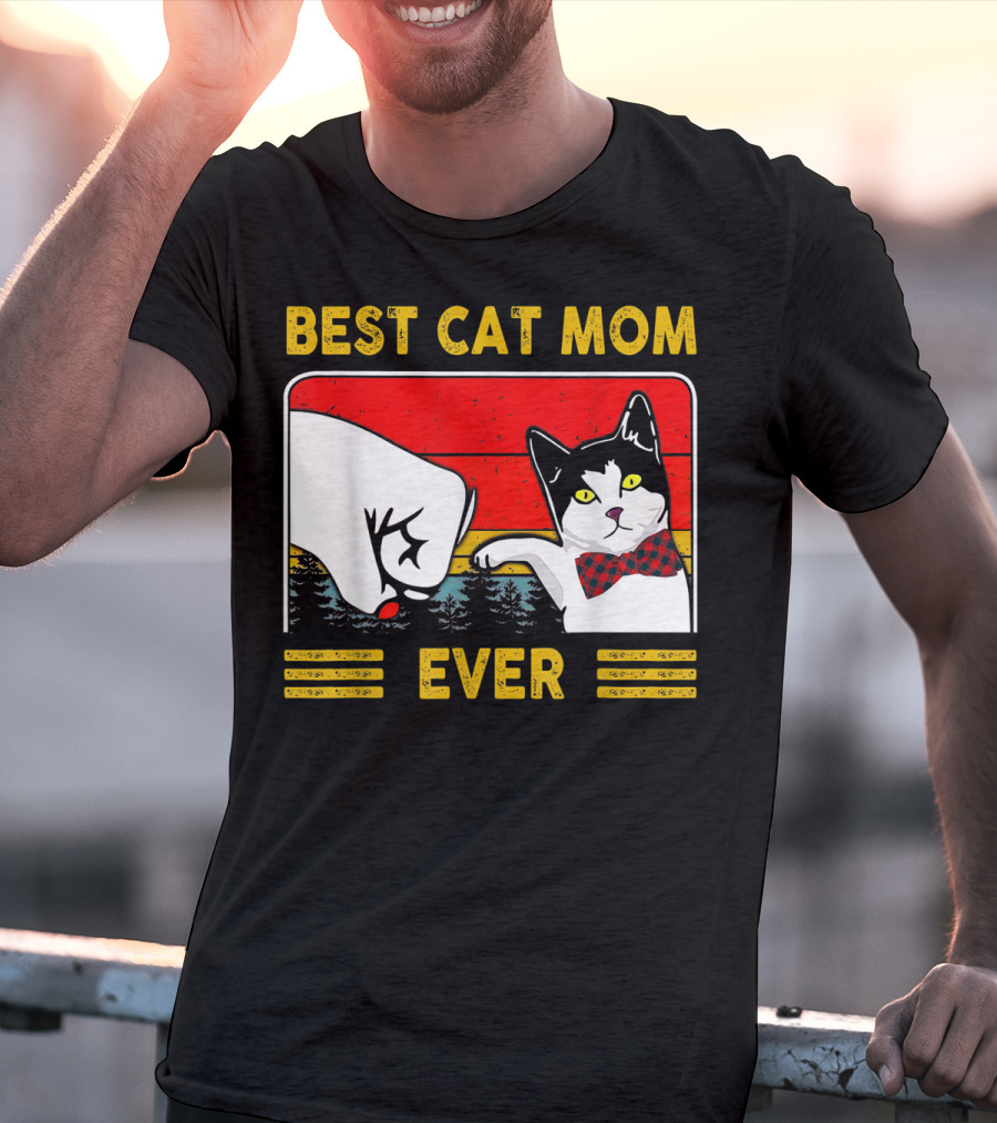 BEST CAT MOM EVER Retro Vintage Cat With Fist Bump And Bow Tie T-Shirt