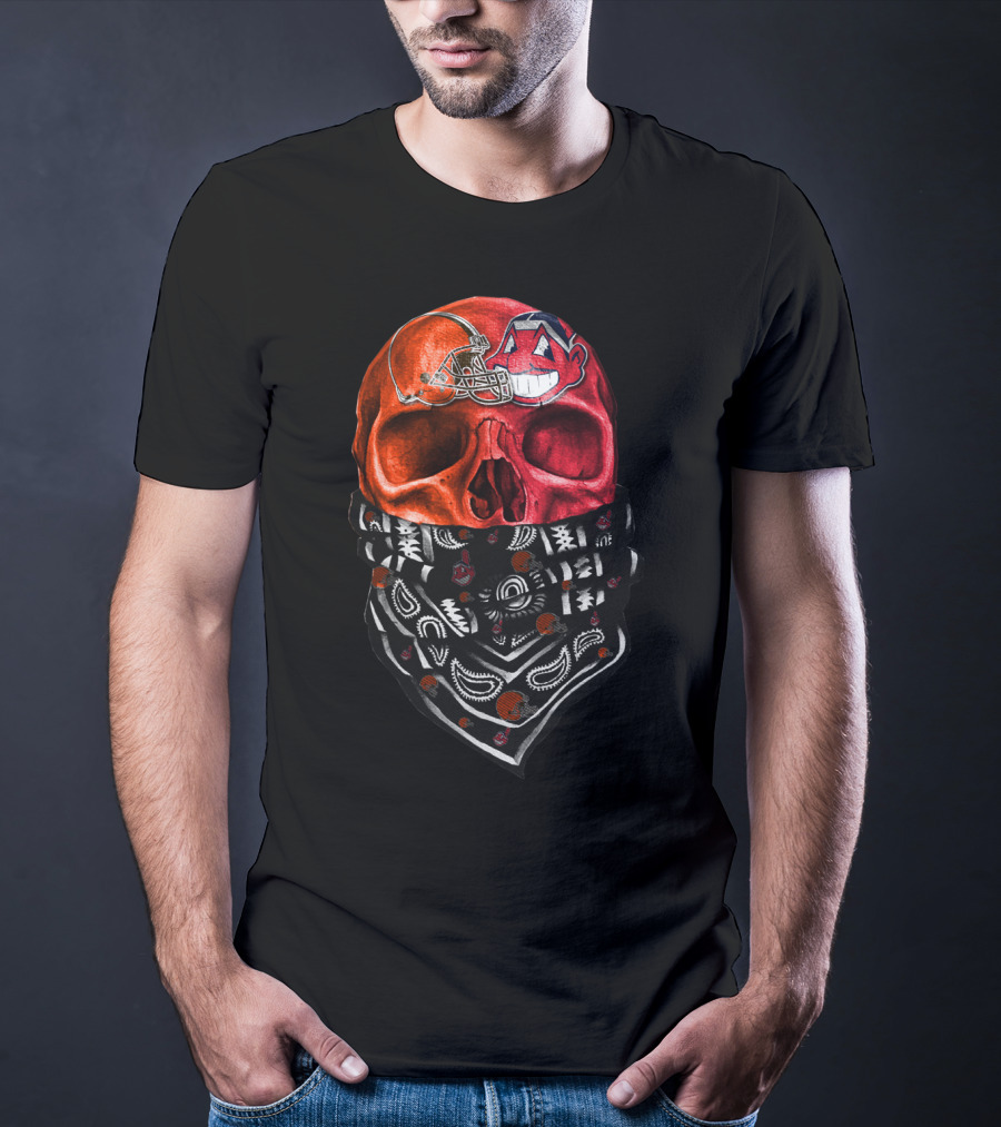 Cleveland Skull Bandana Vintage Style Sports Fan Sku T-Shirt