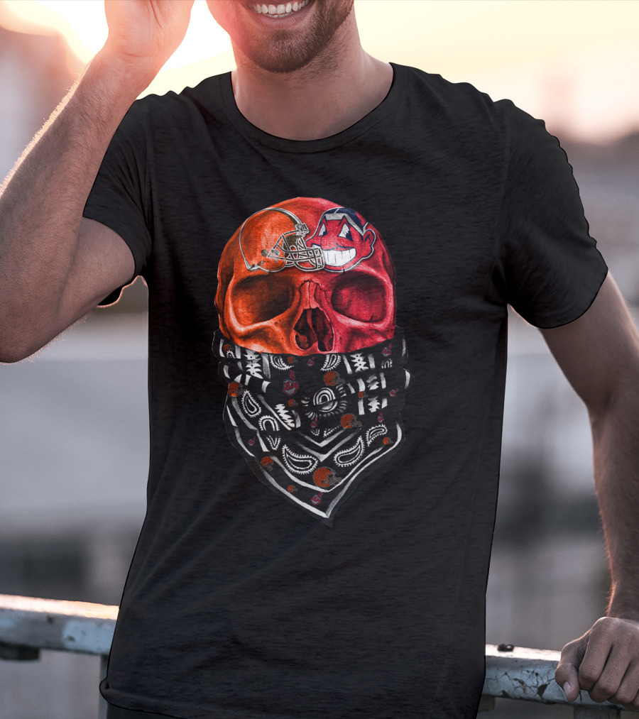 Cleveland Skull Bandana Vintage Style Sports Fan Sku T-Shirt