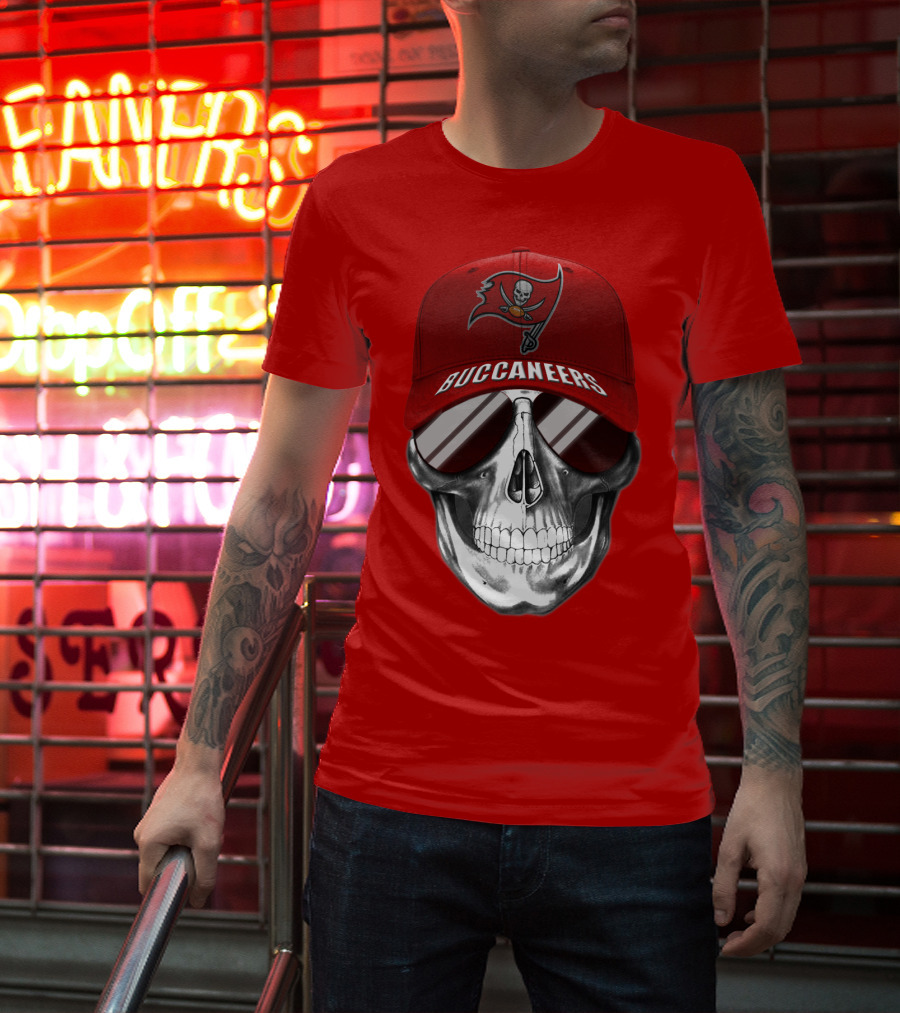 Tampa Bay Buccaneers Skull With Red Cap T-Shirt