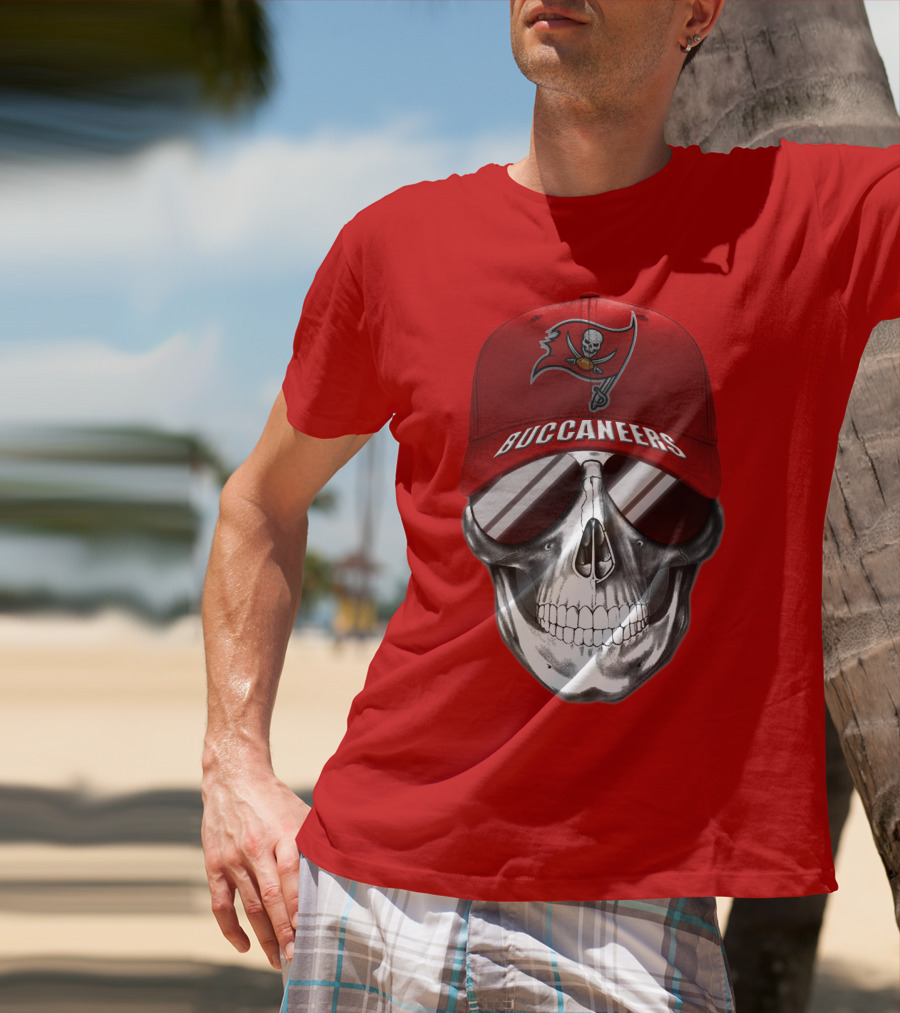 Tampa Bay Buccaneers Skull With Red Cap T-Shirt