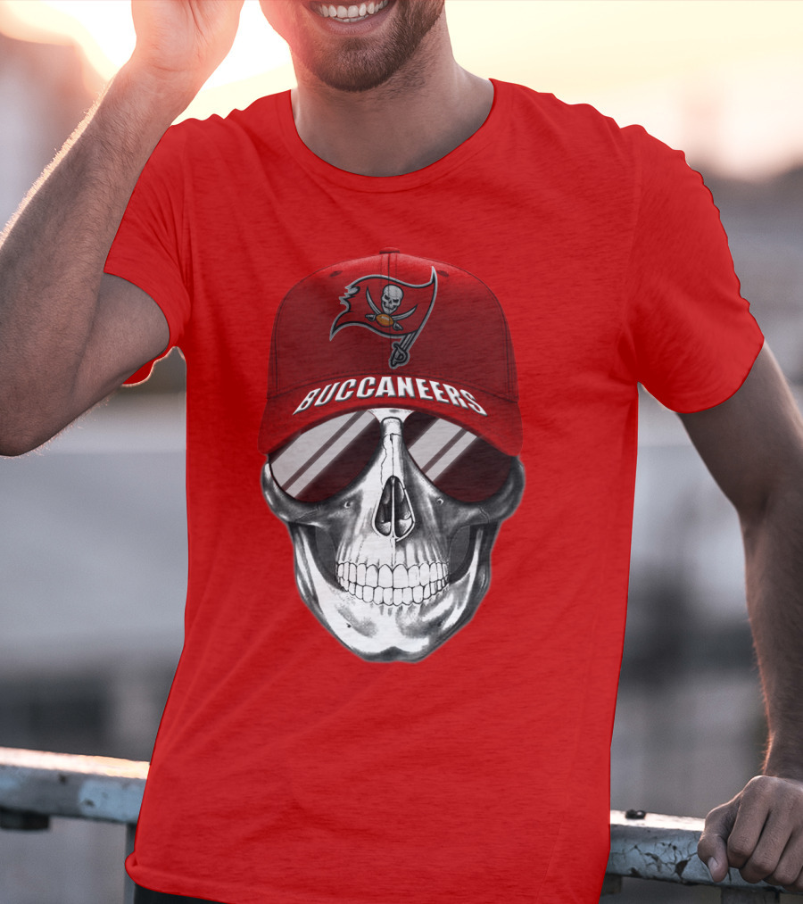 Tampa Bay Buccaneers Skull With Red Cap T-Shirt