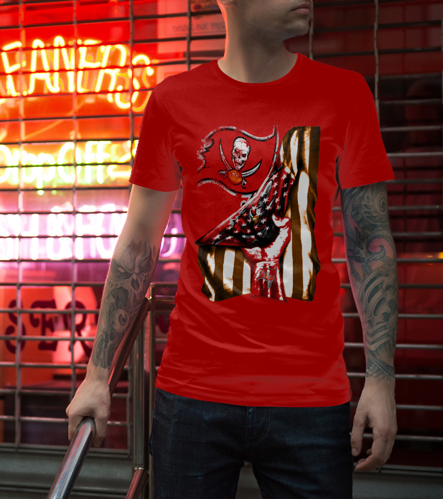 Tampa Bay Buccaneers Skull Flag And Hand With Stars And Stripes T-Shirt