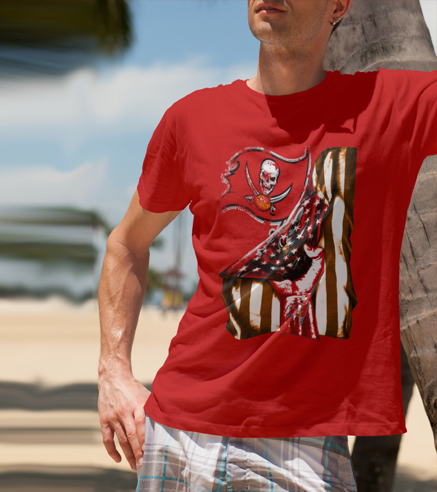 Tampa Bay Buccaneers Skull Flag And Hand With Stars And Stripes T-Shirt