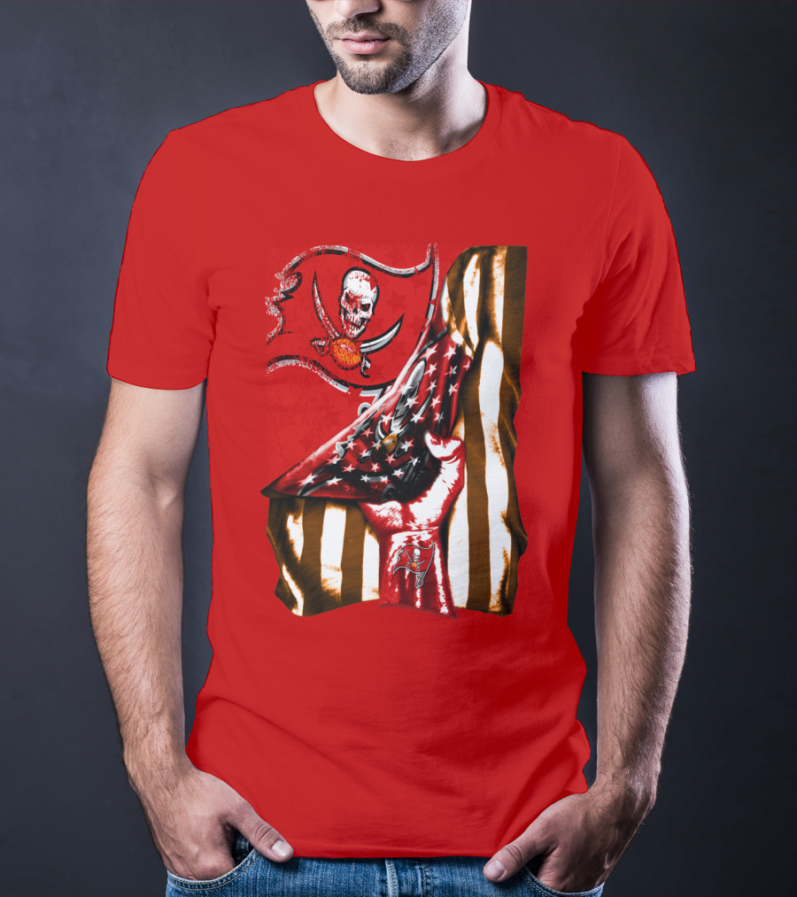 Tampa Bay Buccaneers Skull Flag And Hand With Stars And Stripes T-Shirt